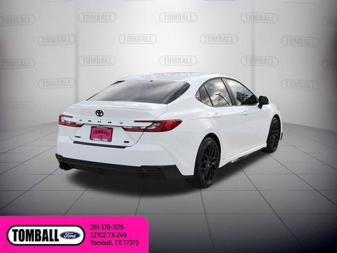 Used 2025 Toyota Camry SE w/ Convenience Package image 7