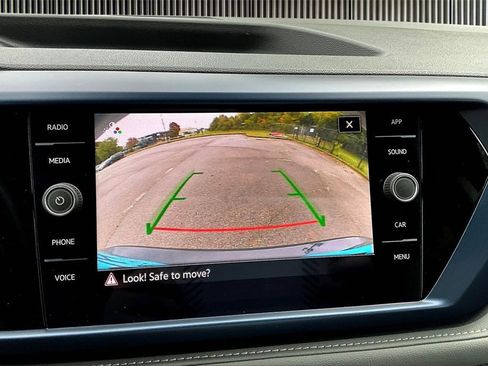 Used 2024 Volkswagen Taos SE image 21