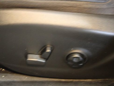 Used 2019 Jeep Cherokee Limited w/ Luxury Group image 20