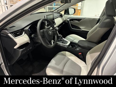 Used 2019 Toyota RAV4 XLE Premium w/ Cold Weather Package AWD/4WD image 17