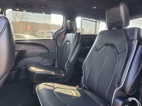 Used 2023 Chrysler Pacifica Limited w/ S Appearance Package image 30