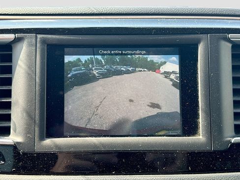 Used 2019 Chrysler Pacifica Touring Plus w/ Tire & Wheel Group FWD image 13