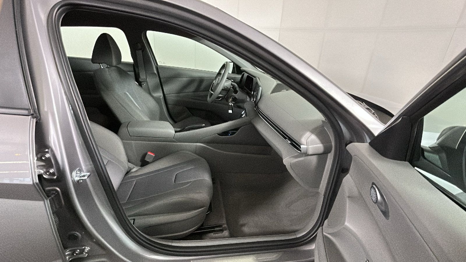 Certified 2024 Hyundai Elantra SE FWD image 37