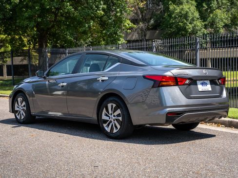 Used 2024 Nissan Altima 2.5 S FWD image 8