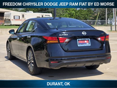 Used 2024 Nissan Altima 2.5 SV FWD image 4