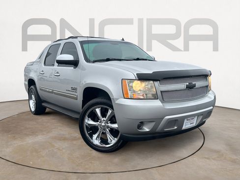 Used 2011 Chevrolet Avalanche LT w/ Texas Edition image 4