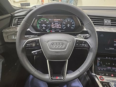 Used 2022 Audi e-tron S Premium Plus image 9