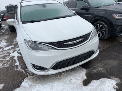 Used 2018 Chrysler Pacifica Touring Plus image 21