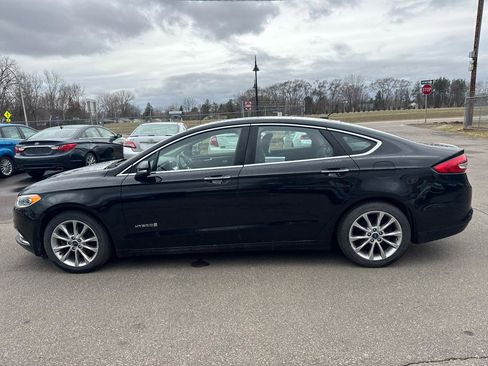 Used 2017 Ford Fusion SE w/ Equipment Group 602A image 8