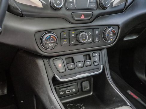 Used 2019 GMC Terrain Denali w/ Advanced Safety Package image 32