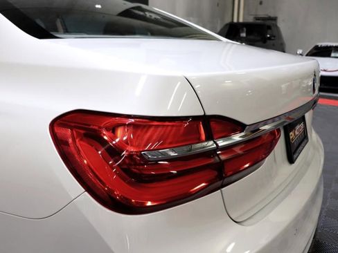 Used 2016 BMW 740i image 5