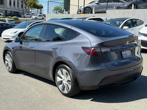 Used 2021 Tesla Model Y Long Range image 7