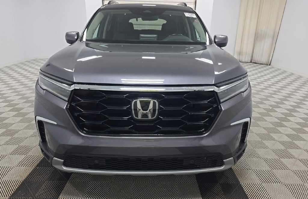 Used 2024 Honda Pilot Touring image 2