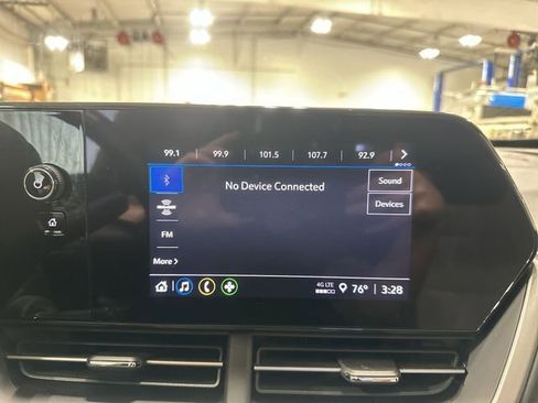 Used 2024 Chevrolet Trax RS w/ Sunroof Package FWD image 30