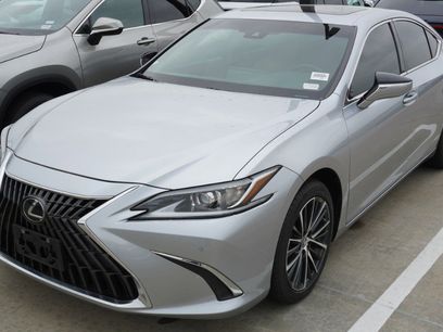 Used 2025 Lexus ES 350 w/ Premium Package