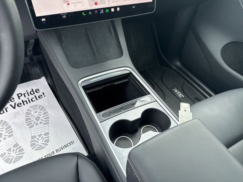 Used 2025 Tesla Model Y Long Range RWD image 17