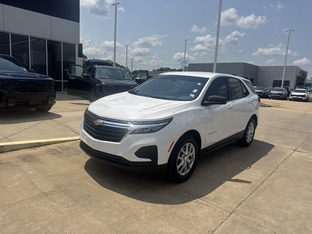 Used 2024 Chevrolet Equinox LS FWD image 3
