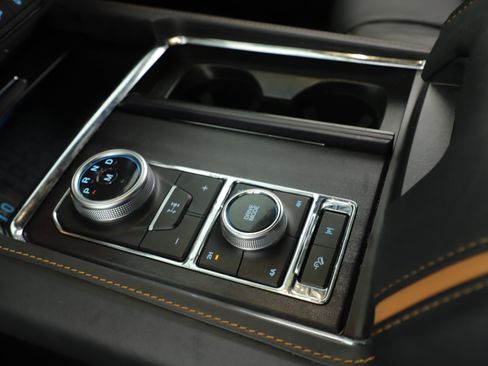 Used 2023 Ford Expedition Platinum image 11