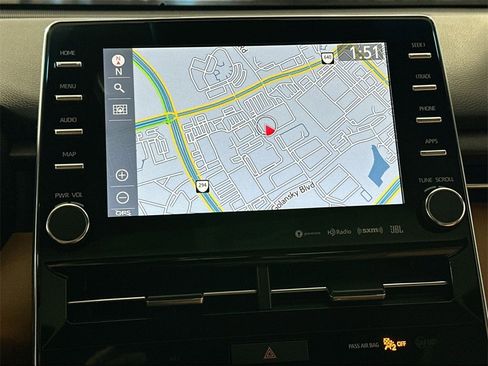 Used 2022 Toyota Avalon Limited image 26