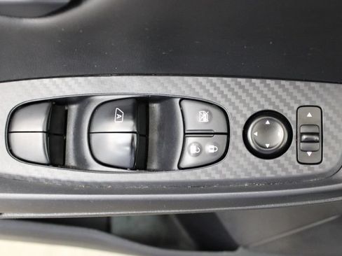 Used 2025 Nissan Sentra S FWD image 15