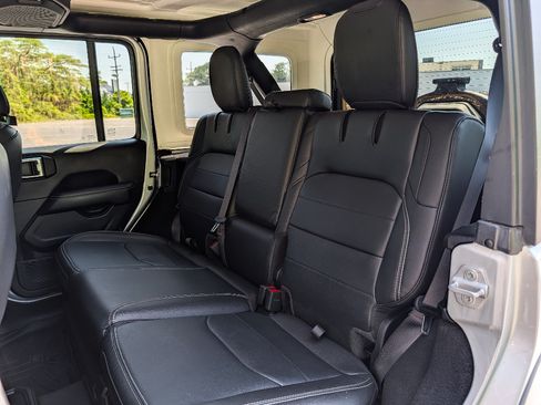 Used 2023 Jeep Wrangler Unlimited Sahara w/ Cold Weather Group AWD/4WD image 18