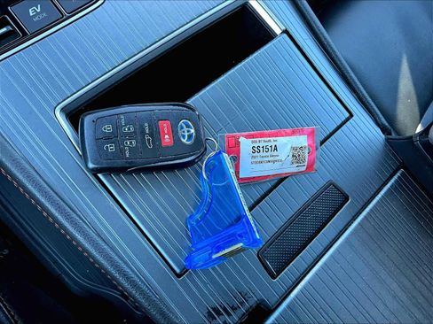 Used 2021 Toyota Sienna XSE image 32