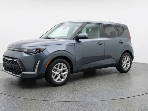 Used 2025 Kia Soul LX w/ LX Technology Package FWD image 3