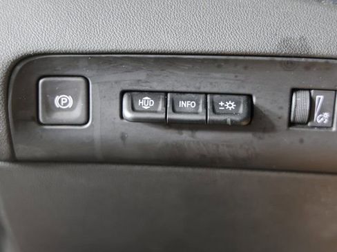 Used 2024 Buick Enclave Premium image 23