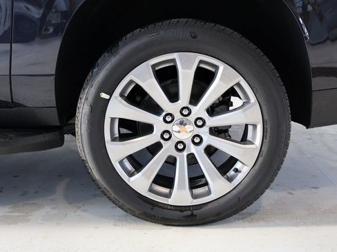 New 2025 Chevrolet Suburban Premier image 52