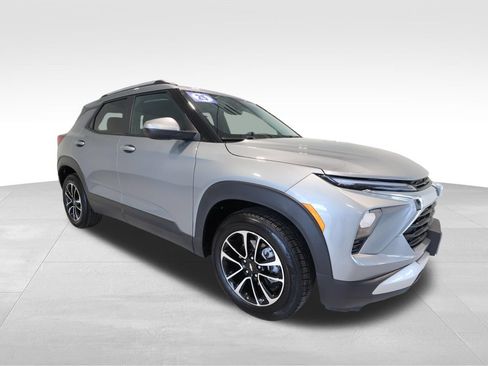 Used 2025 Chevrolet TrailBlazer LT FWD image 6