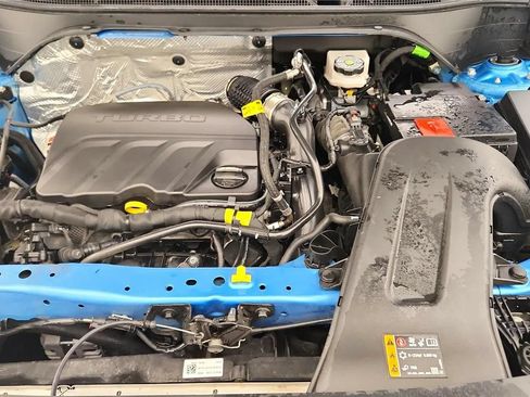Used 2025 Chevrolet Trax RS w/ Sunroof Package FWD image 20