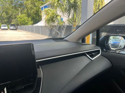 Used 2025 Toyota Corolla LE FWD image 35