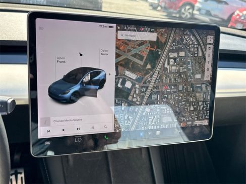 Used 2021 Tesla Model Y Long Range image 23