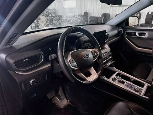 Used 2022 Ford Explorer XLT w/ XLT Sport Appearance Package AWD/4WD image 8