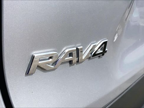 Used 2025 Toyota RAV4 XLE FWD image 10