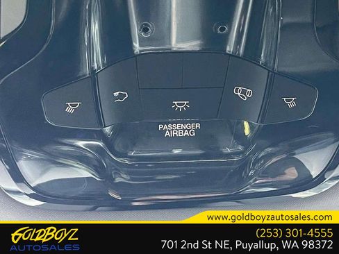 Used 2018 Alfa Romeo Stelvio AWD image 39