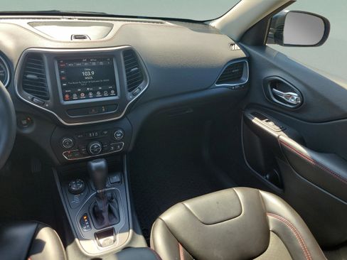 Used 2022 Jeep Cherokee Trailhawk w/ Comfort/Convenience Group image 2