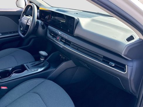 New 2025 Kia K4 LXS image 26