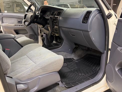 Used 2000 Toyota 4Runner SR5 w/ Upgrade Value Pkg 4 AWD/4WD image 18