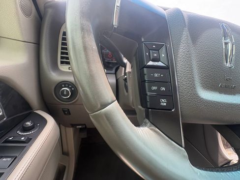 Used 2015 Lincoln Navigator 4WD image 28