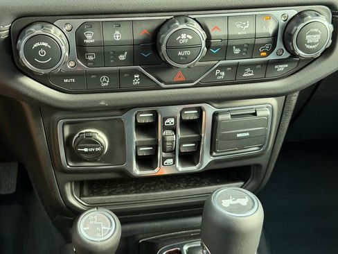 New 2026 Jeep Wrangler Unlimited Sahara AWD/4WD image 19