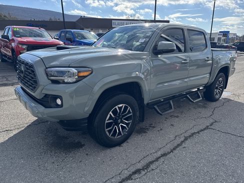 Used 2022 Toyota Tacoma TRD Sport image 7