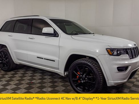 Used 2018 Jeep Grand Cherokee Altitude image 15
