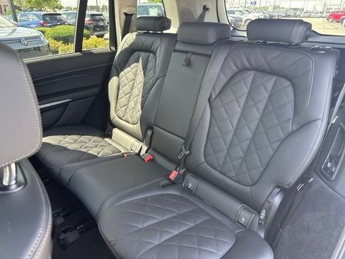Used 2026 BMW X7 xDrive40i AWD/4WD image 32
