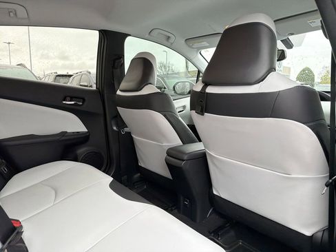 Used 2016 Toyota Prius Four image 17