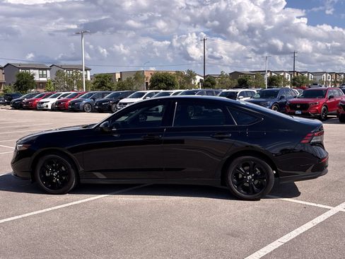 Certified 2025 Honda Accord SE image 3