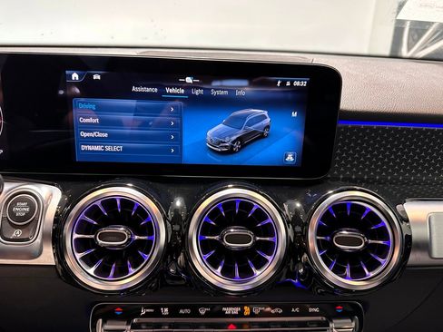 Used 2024 Mercedes-Benz GLB 250 4MATIC image 21