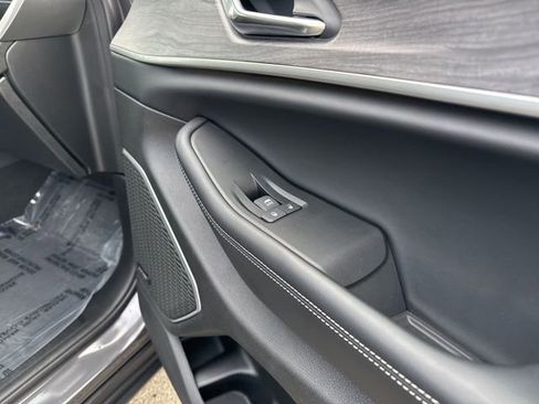 Used 2024 Jeep Grand Cherokee Limited w/ Luxury Tech Group II image 12