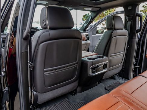 Used 2025 GMC Sierra 2500 Denali Ultimate image 34