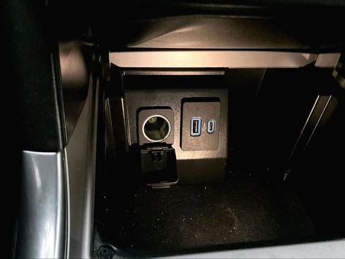 Used 2024 Ford Explorer XLT w/ Equipment Group 202A AWD/4WD image 25
